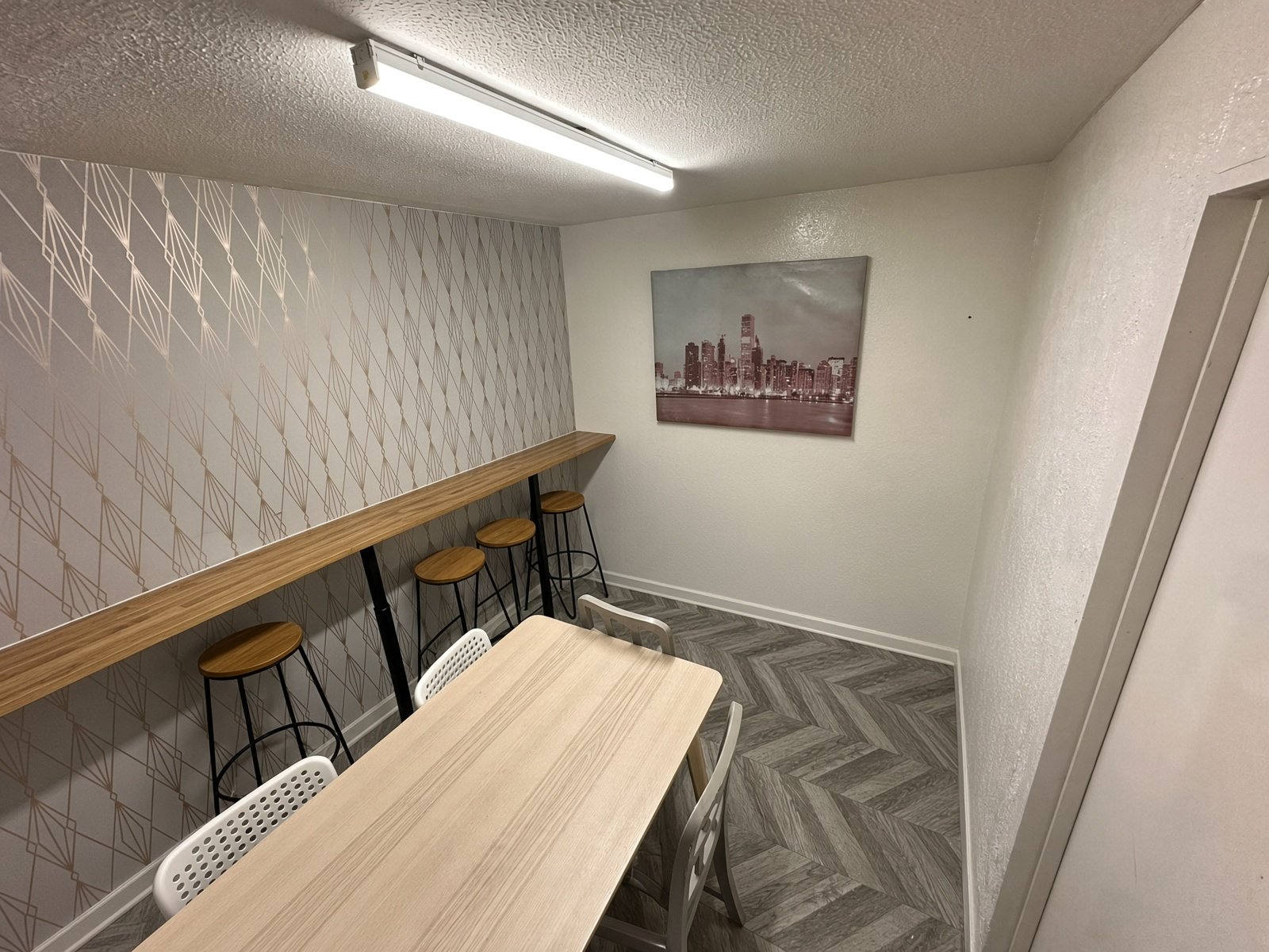 Kitchen dining area with breakfast bar and dining table