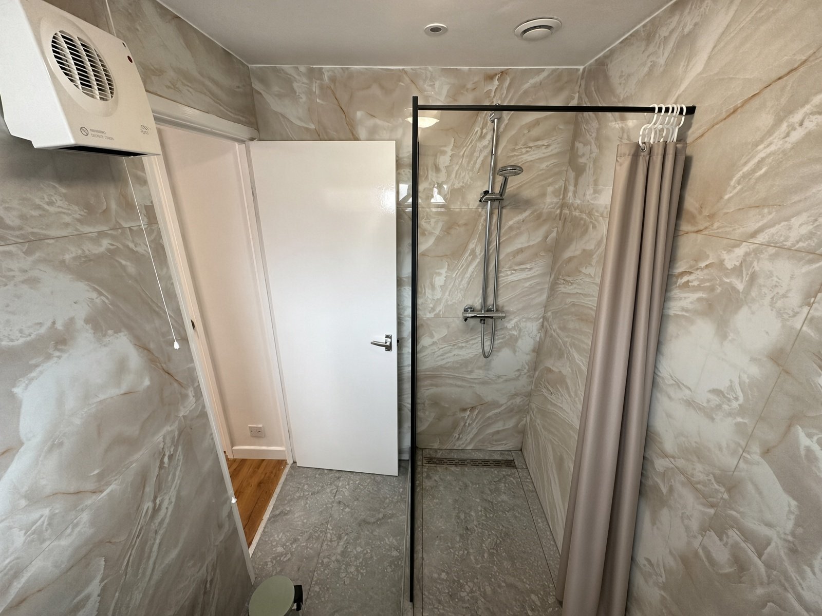 Shower room with walk-in shower and marble-effect walls