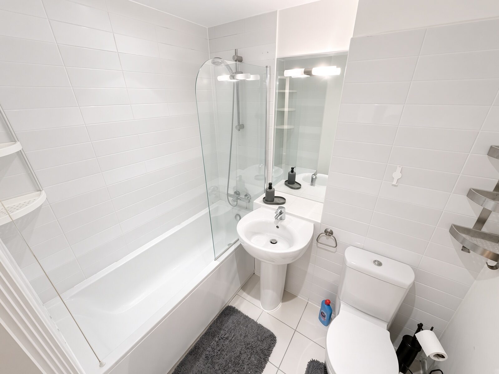 Main bathroom with bath