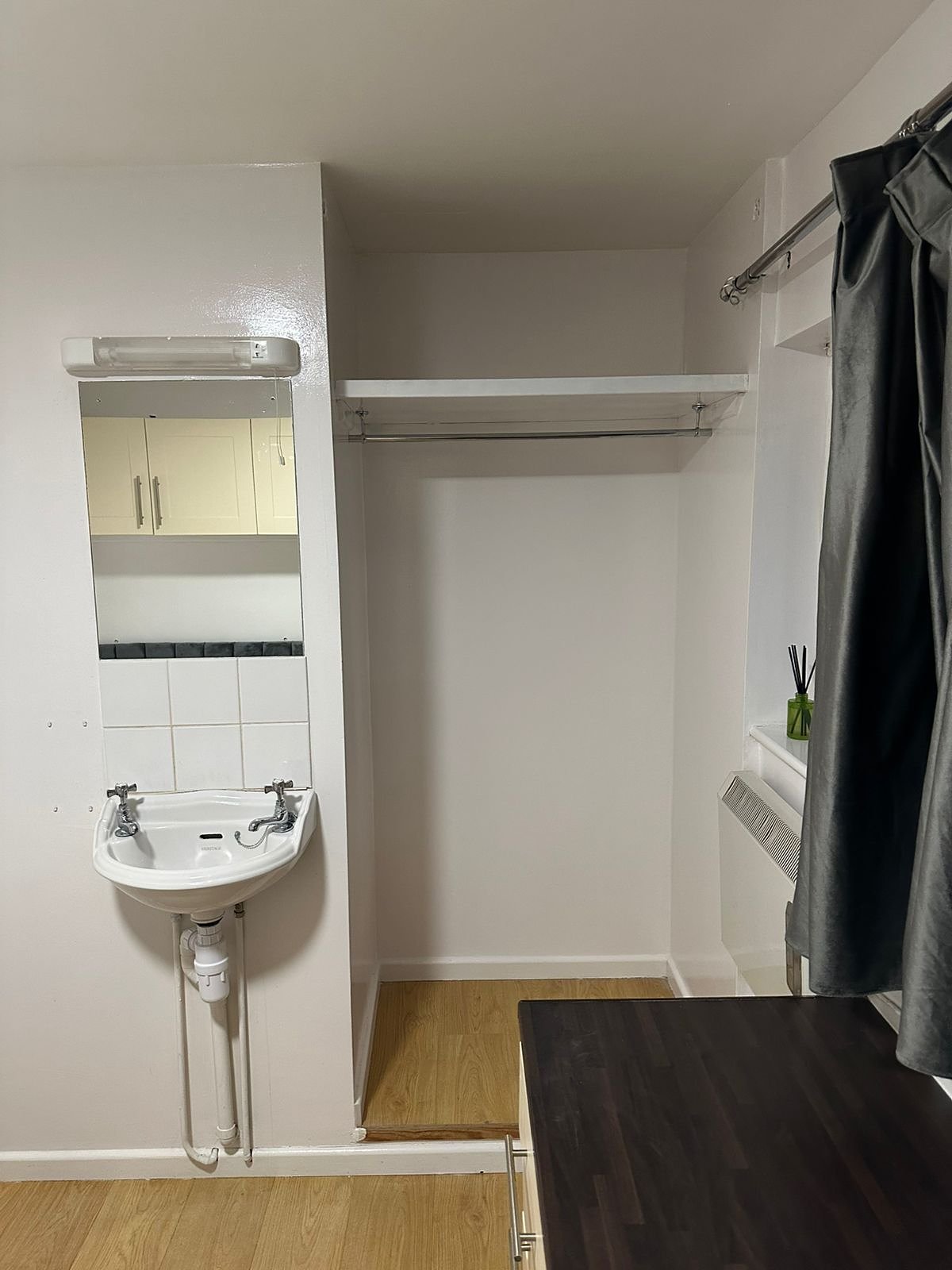 27 Loxton Drive Bath - bedroom 6