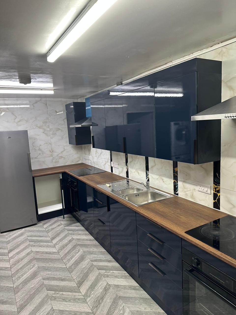 27 Loxton Drive Bath - kitchen
