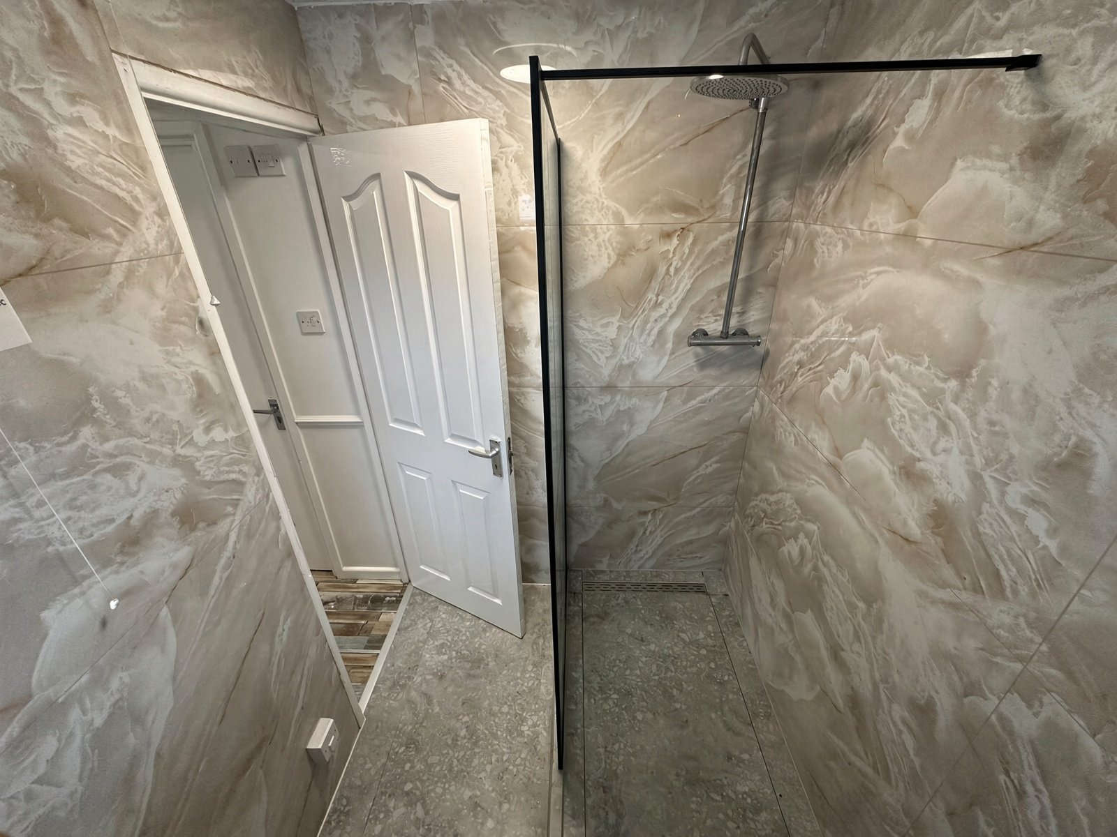 Shower room with walk-in shower and marble-effect walls